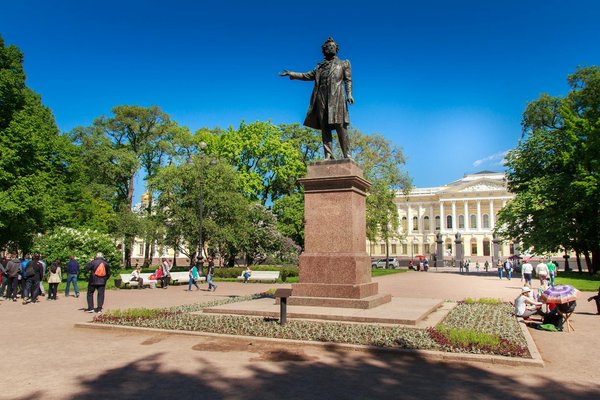 Quels sont les équipements nécessaires pour un camping en région de glaciers en été?